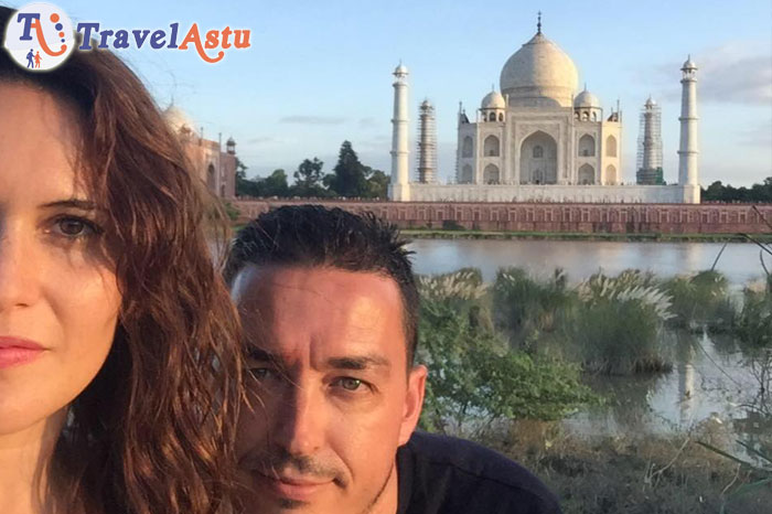 Angela and Jesus enjoying Taj Mahal with Travel Astu