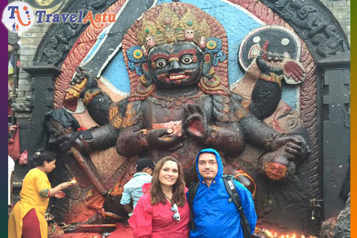 Angela y Jesus desde Spain en templo de Kal Bhairav