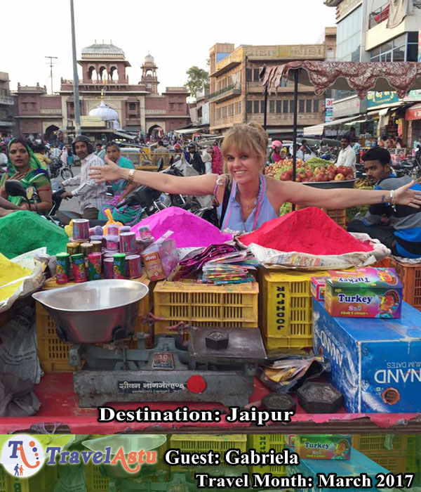 Gaby desde Argentina en Jaipur con festival de Holi