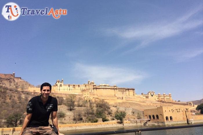 Juan Camilo Restrepo en Amber fort, Jaipur con TravelAstu