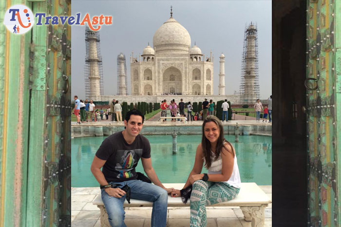 Juan Camilo Restrepo y Ana Maria en Taj Mahal con TravelAstu