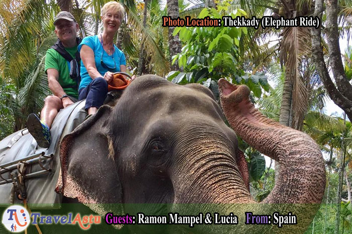 Ramon y Lucia de España disfrutando de un paseo en elefante en Thekkady
