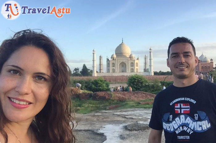 Travel Astu invitados Angela y Jesus en Taj Mahal