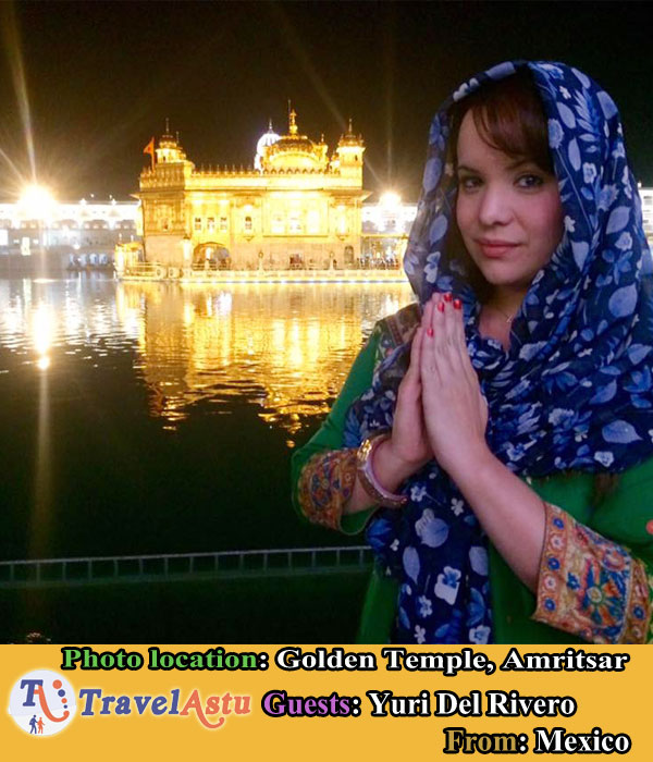 TravelAstu invitada Yuri Del Rivero desde Mexico en Golden Temple Amritsar