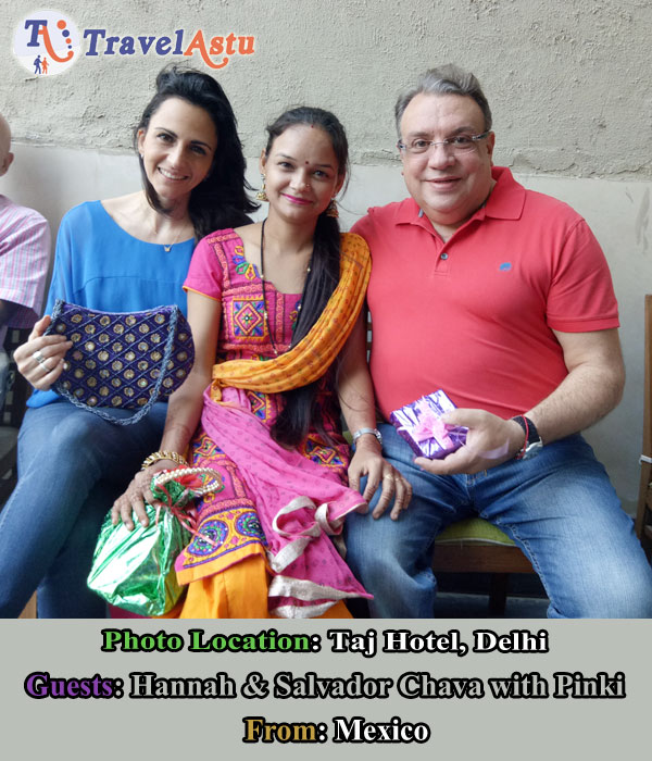 TravelAstu invitados Hannah y Salvador Chava con Pinki en Taj Hotel Delhi