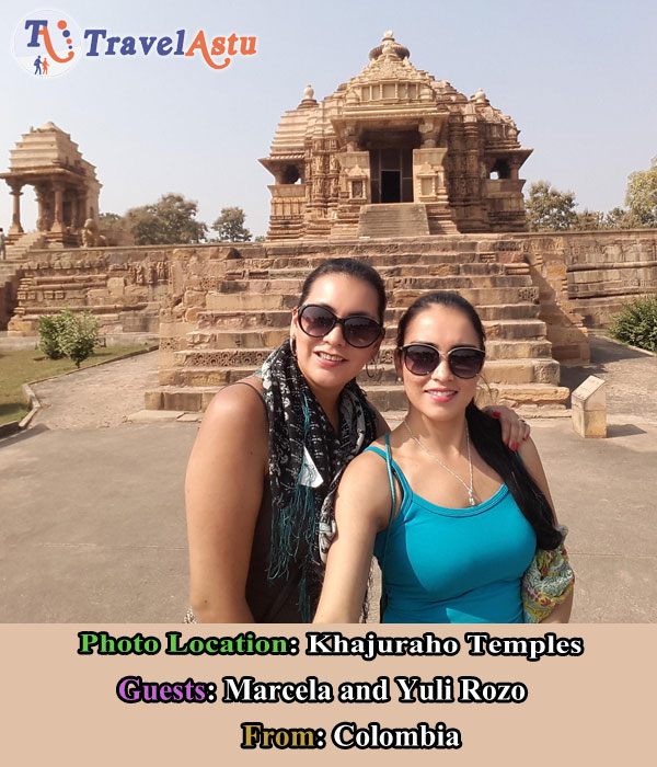 Travelastu invitadas Marcela y Yuli Rozo en Templo de Khajuraho