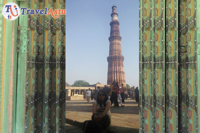 Yanet Gonzalez en Qutub Minar tour Delhi