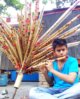 Flute artist in Varanasi