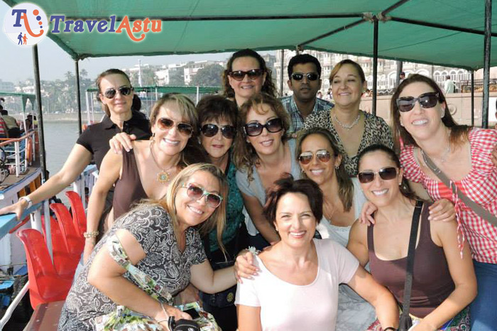 Travel Astu grupo en lago Pichola, Udaipur Rajasthan