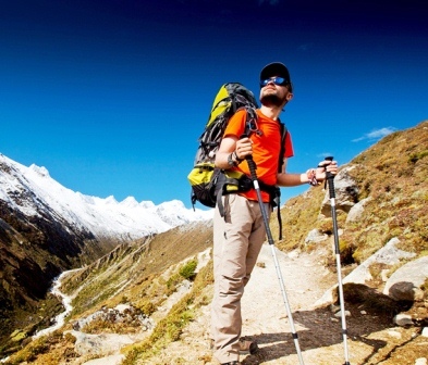 senderismo en las montainas del Himalaya